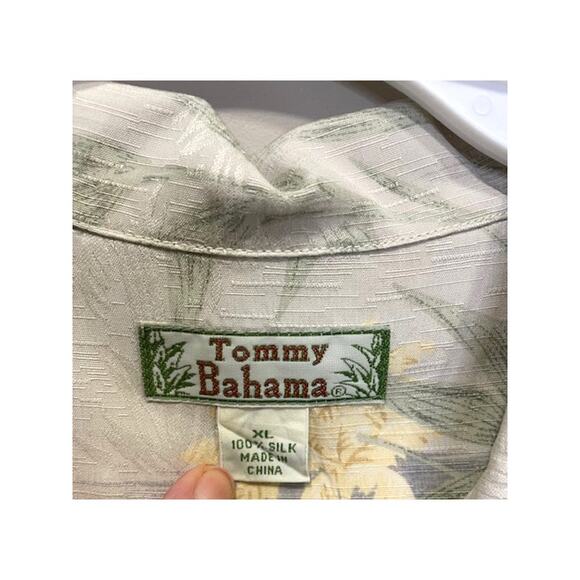 Tommy Bahama Shirt Men XL 100% Silk Button Up Hawaiian Floral - Picture 3 of 5